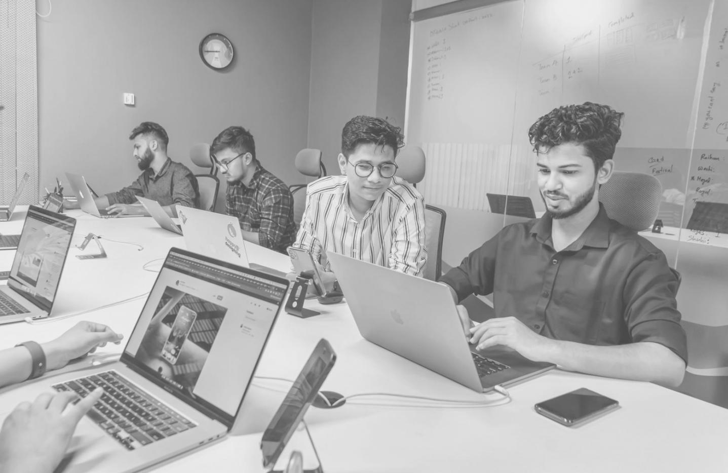 Moderne Handelsfläche mit digitalem Bezahlsystem